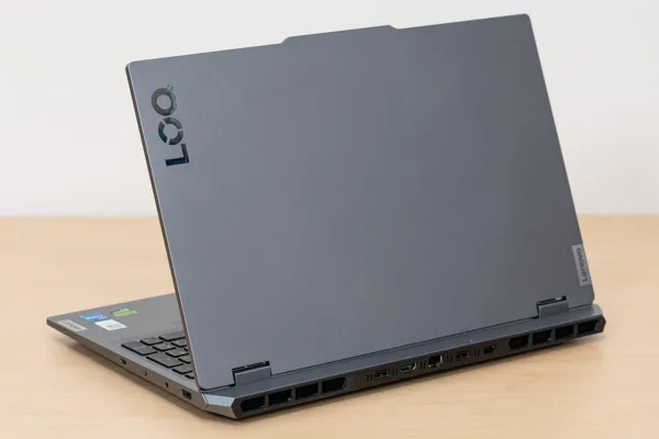 Lenovo LOQ 15IRX9の天板画像