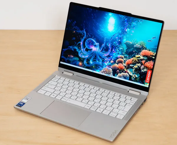 Yoga 7i 2-in-1 Gen 10(14型 Intel)の正面写真