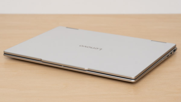 Yoga 7i 2-in-1 Gen 10(14型 Intel)の薄さの写真その2